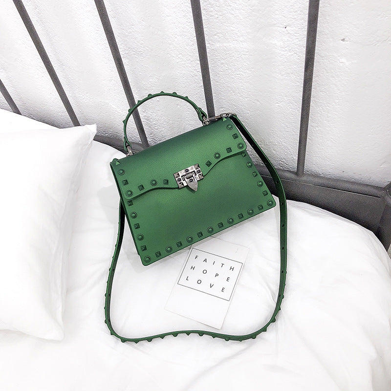 Valentina Metallic Grün -Handtasche – Frontansicht