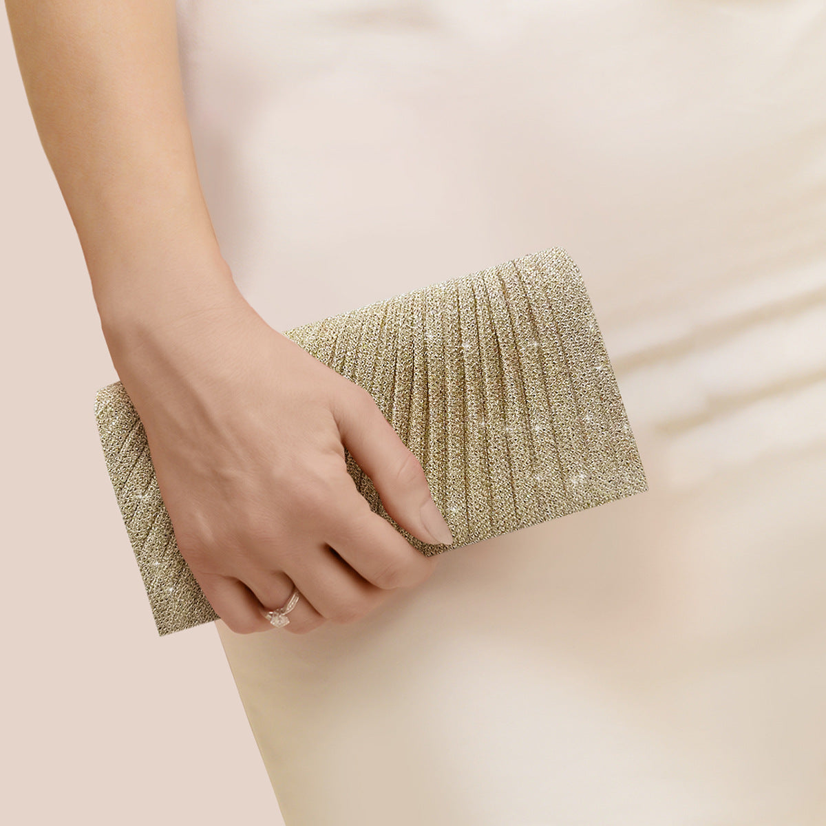 Rosalia Gefaltete Party-Clutch – Farbvariante Champagner Tragevariante