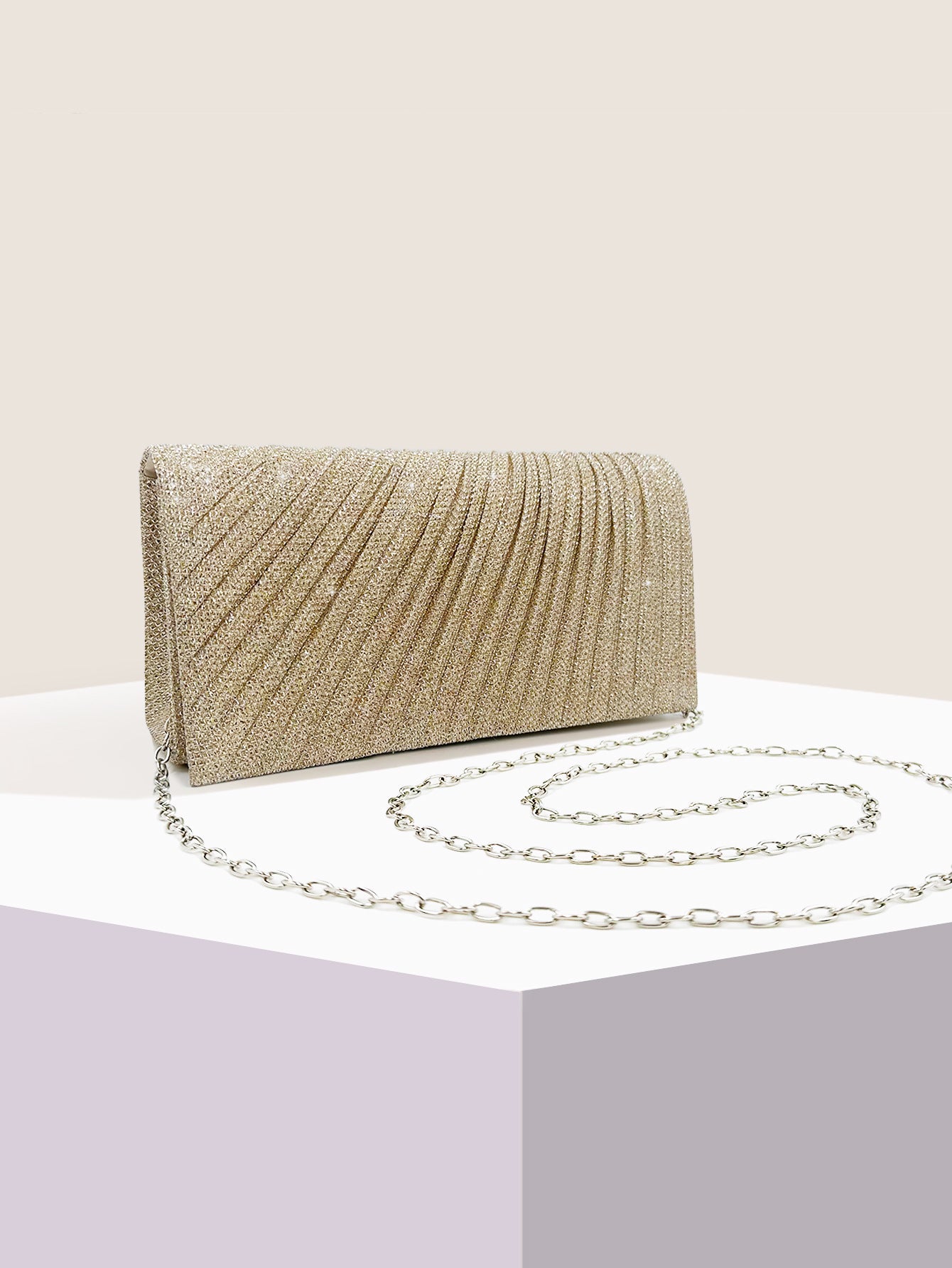 Rosalia Gefaltete Party-Clutch – Farbvariante Champagner mit Tragekette