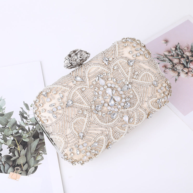 Clarissa Satin Party Bag mit Diamanten bestickt – Beige - Angeleyes & Beauty