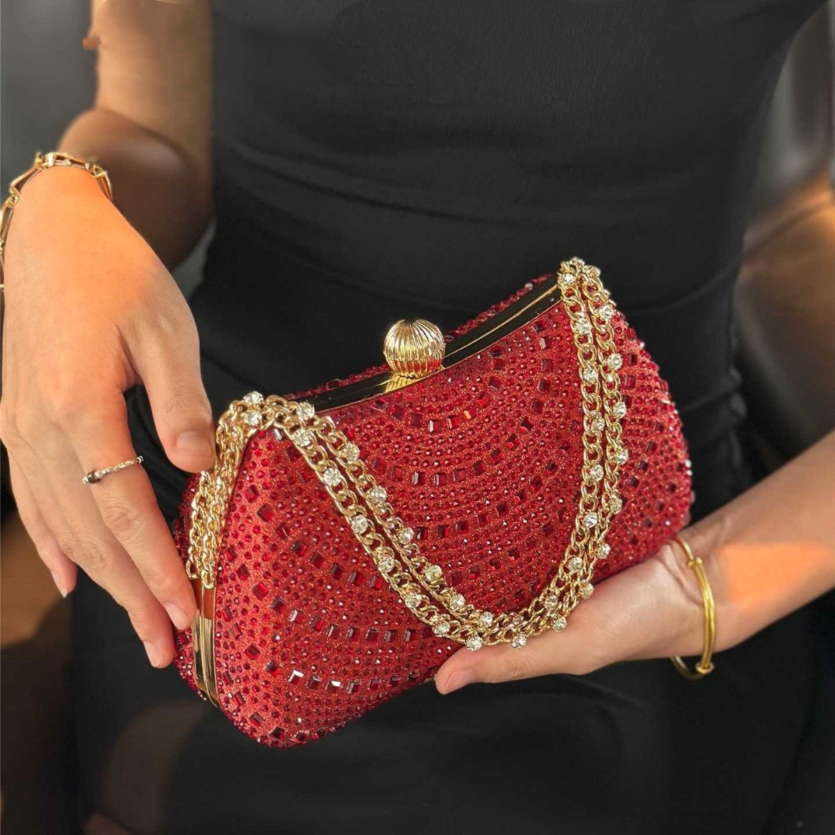 Theresa Diamant Clutch in Gold / Weinrot – Funkelnde Braut-Handtasche mit Strass von Angeleyes & Beauty