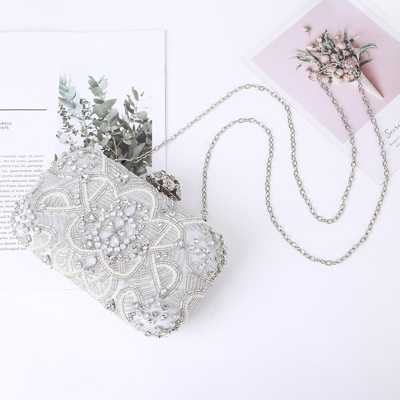 Clarissa Satin Clutch Silber – Kette - Angeleyes & Beauty
