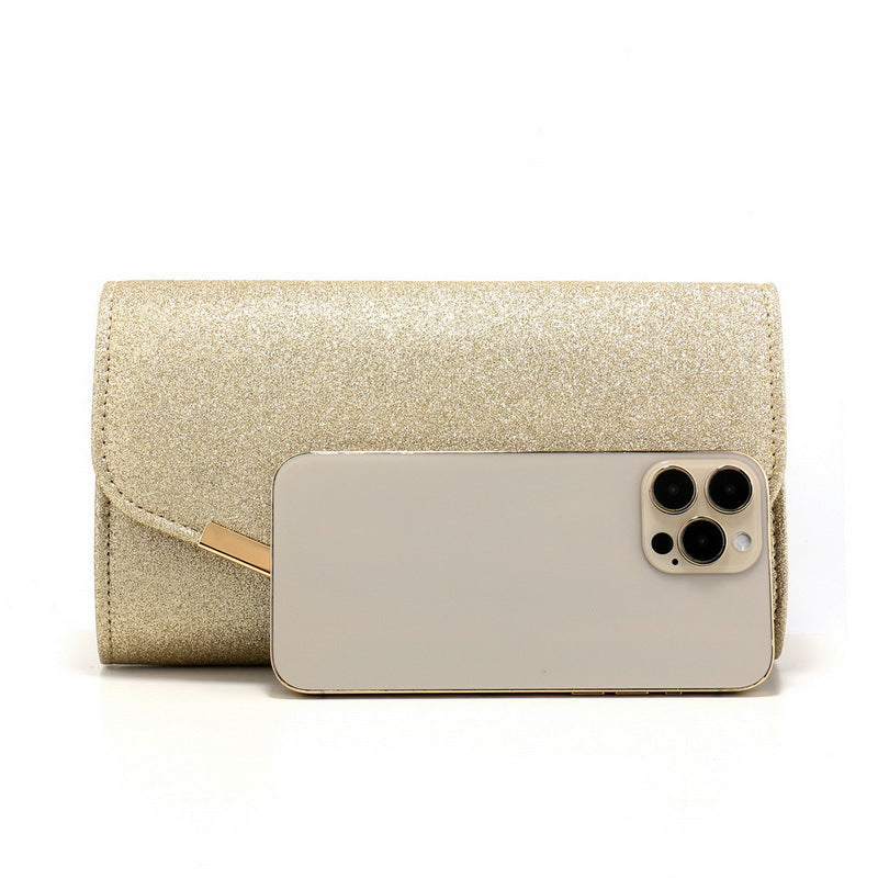Charlotte Glitzer Ausgangs Clutch –Vergleich mit einem Handy