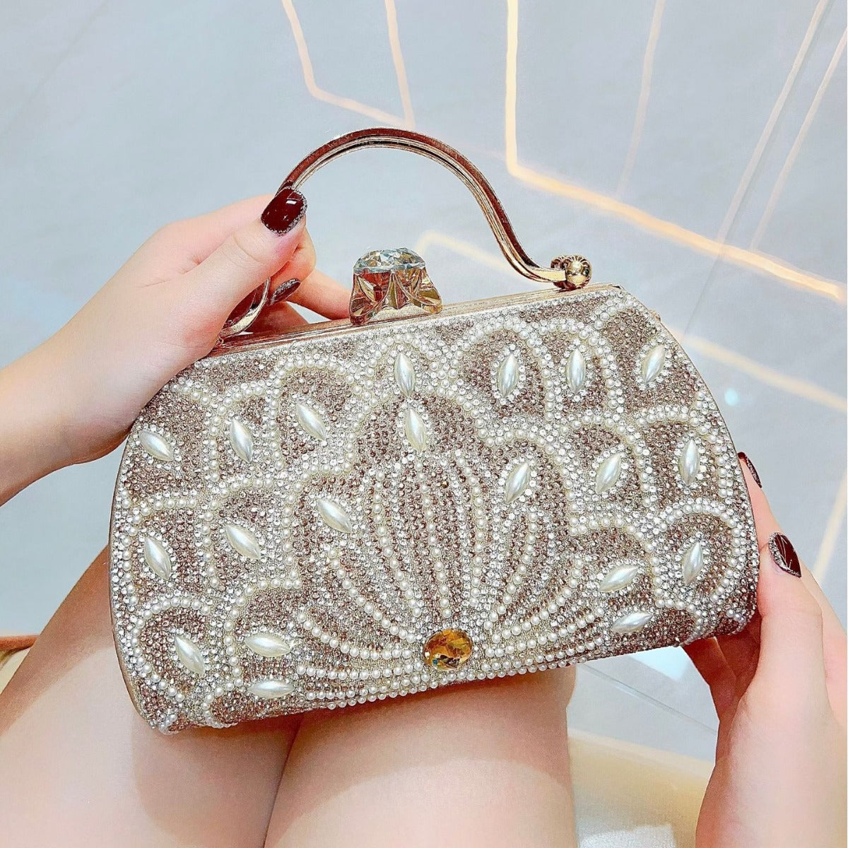 Champagner Beige Frontansicht Esmeralda Clutch mit Strass